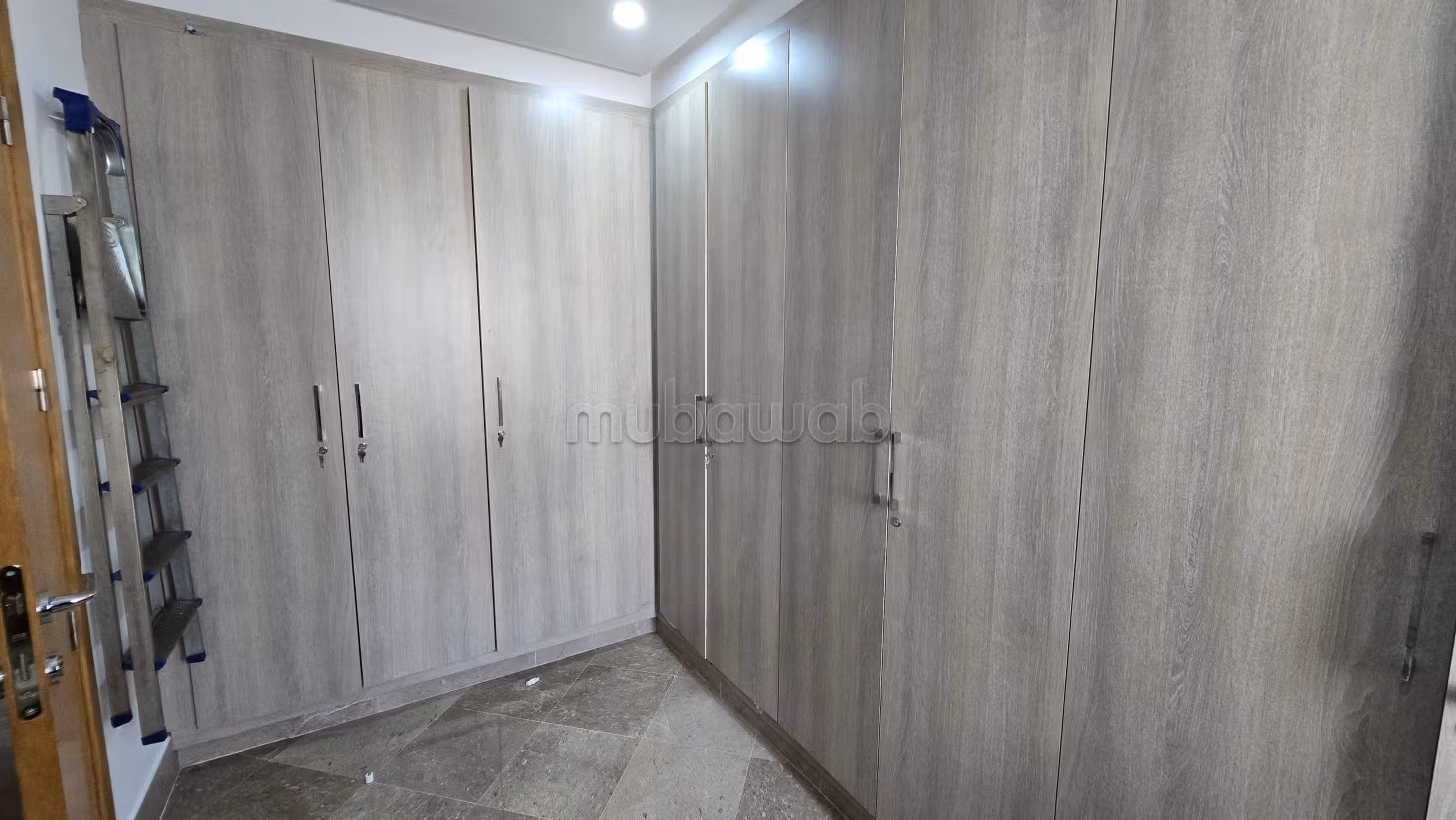 Un appartement S4 vide à la Marsa