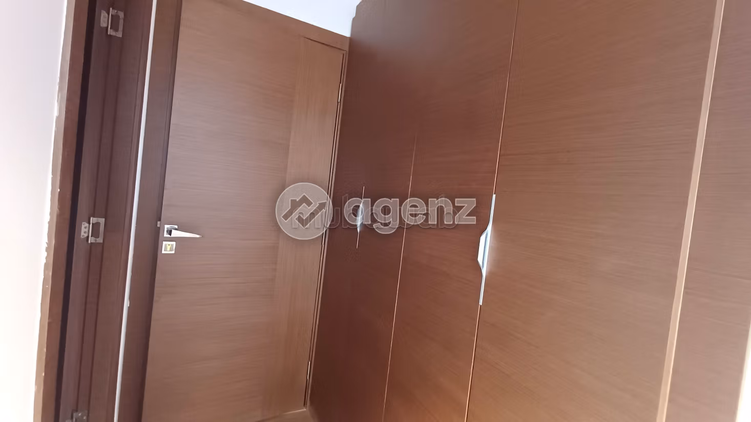 Busca pisos en venta. 3 dormitorios. Parking y ascensor. 