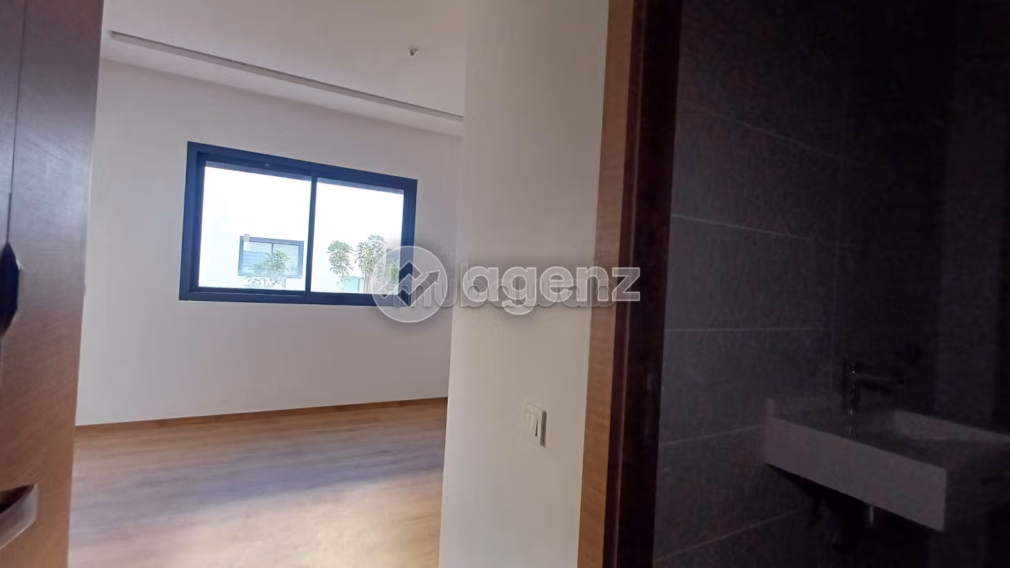 Busca pisos en venta. 3 dormitorios. Parking y ascensor. 