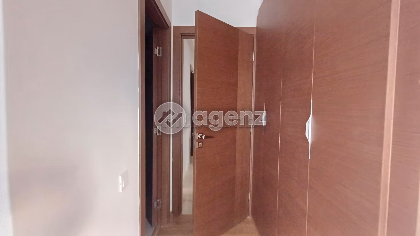 Busca pisos en venta. 3 dormitorios. Parking y ascensor. 