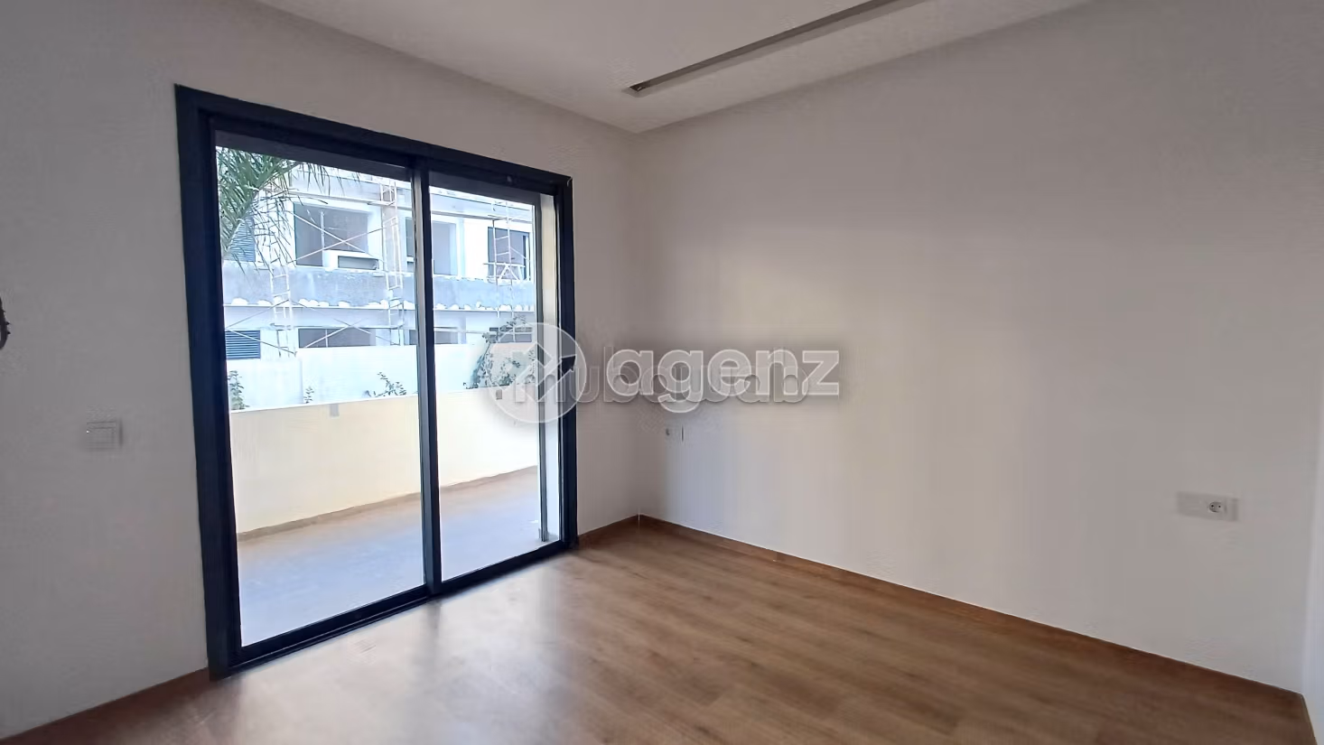 Busca pisos en venta. 3 dormitorios. Parking y ascensor. 