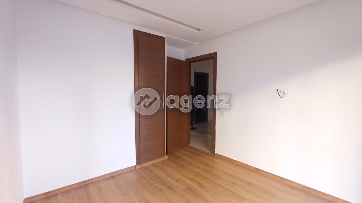 Busca pisos en venta. 3 dormitorios. Parking y ascensor. 