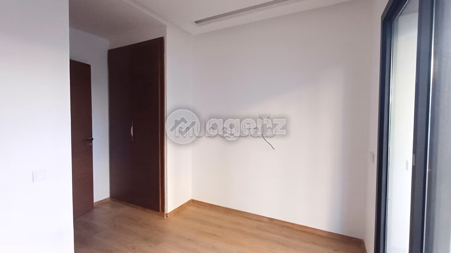 Busca pisos en venta. 3 dormitorios. Parking y ascensor. 