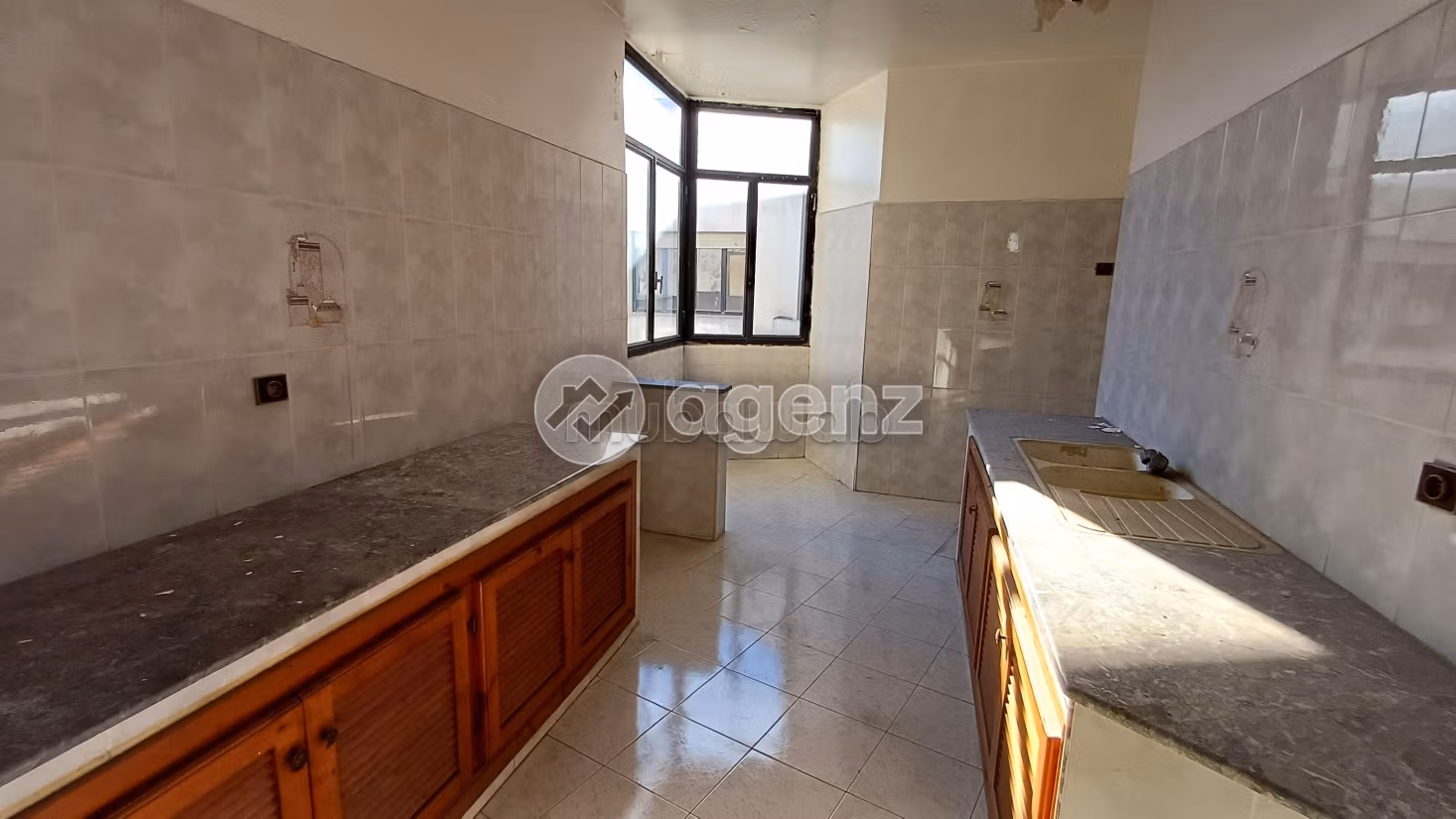 Busca pisos en venta en Castilla. 3 hermosas habitaciones. Con ascensor. 