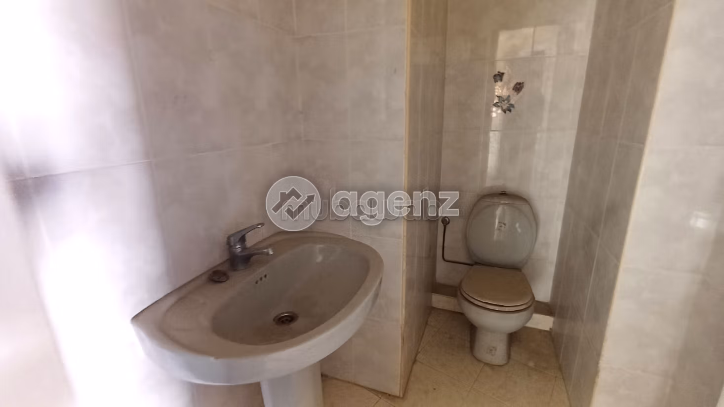 Busca pisos en venta en Castilla. 3 hermosas habitaciones. Con ascensor. 