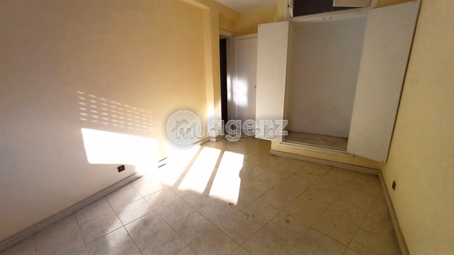 Busca pisos en venta en Castilla. 3 hermosas habitaciones. Con ascensor. 