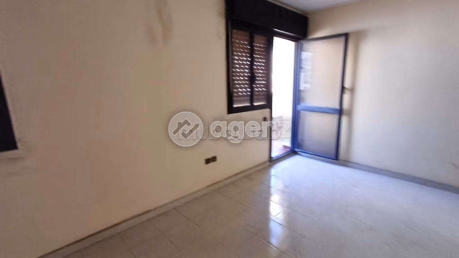 Busca pisos en venta en Castilla. 3 hermosas habitaciones. Con ascensor. 