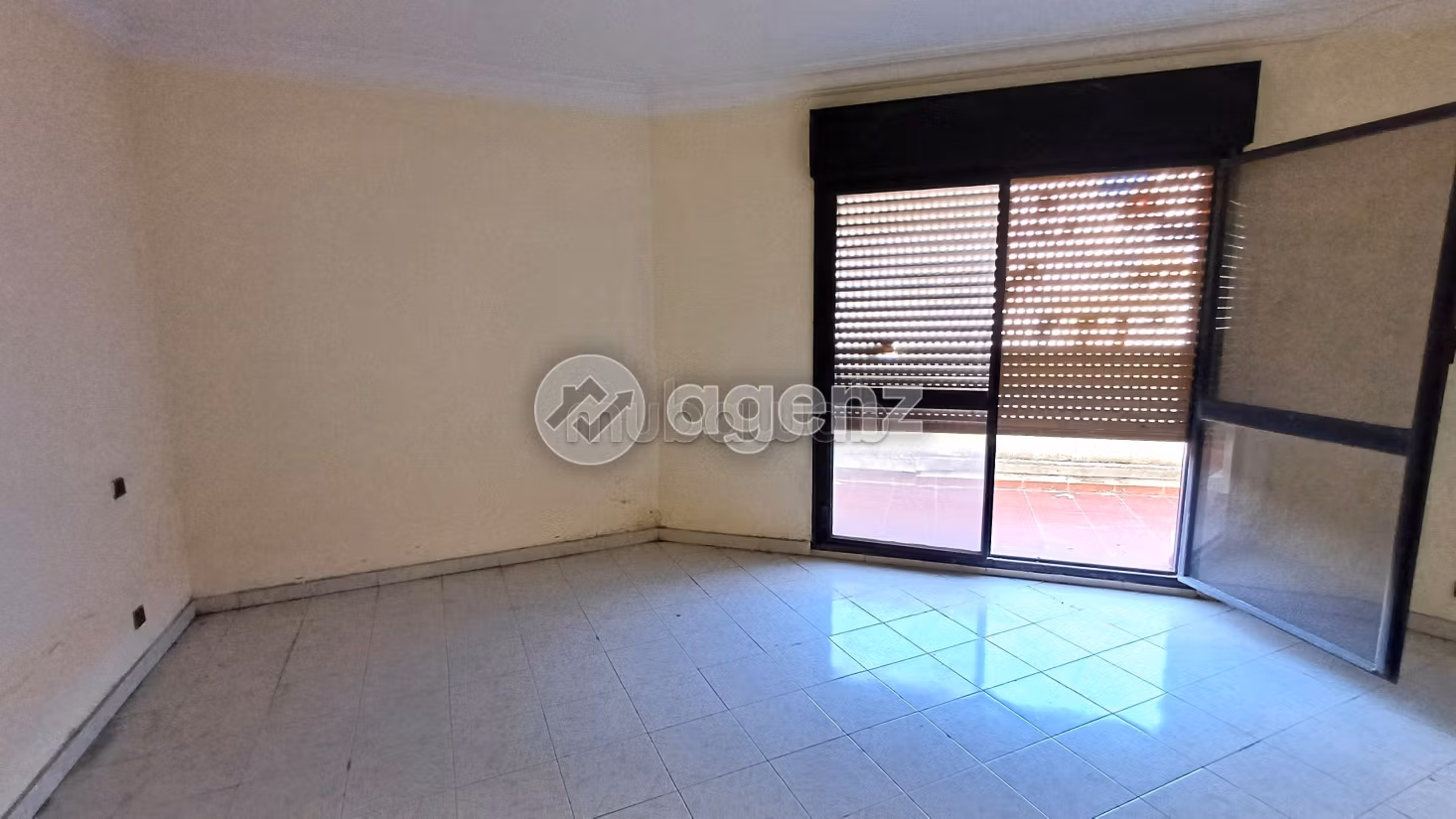 Busca pisos en venta en Castilla. 3 hermosas habitaciones. Con ascensor. 