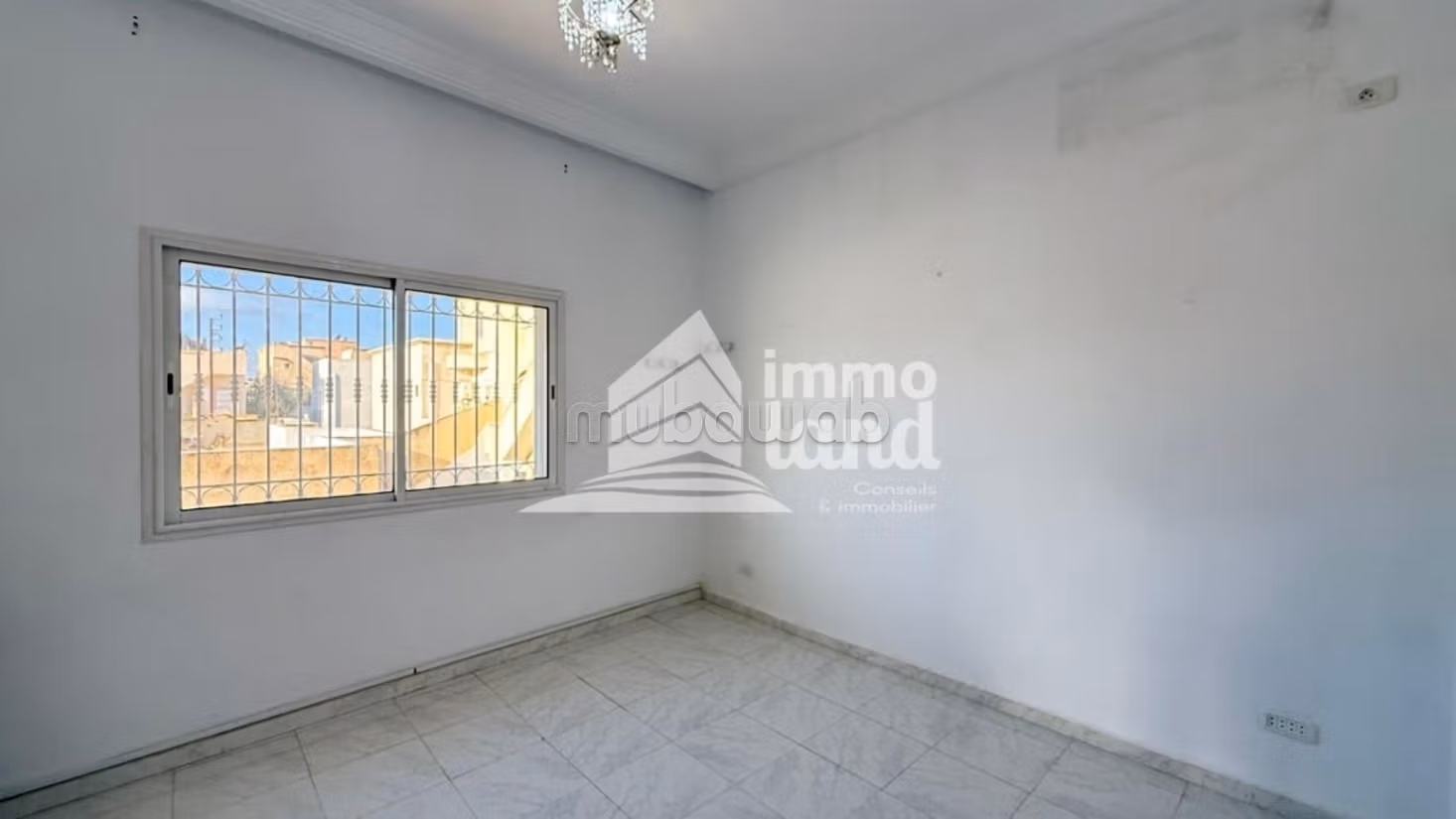 Villa de 319m2 terrain et 350m2 bâti à borj louzir
