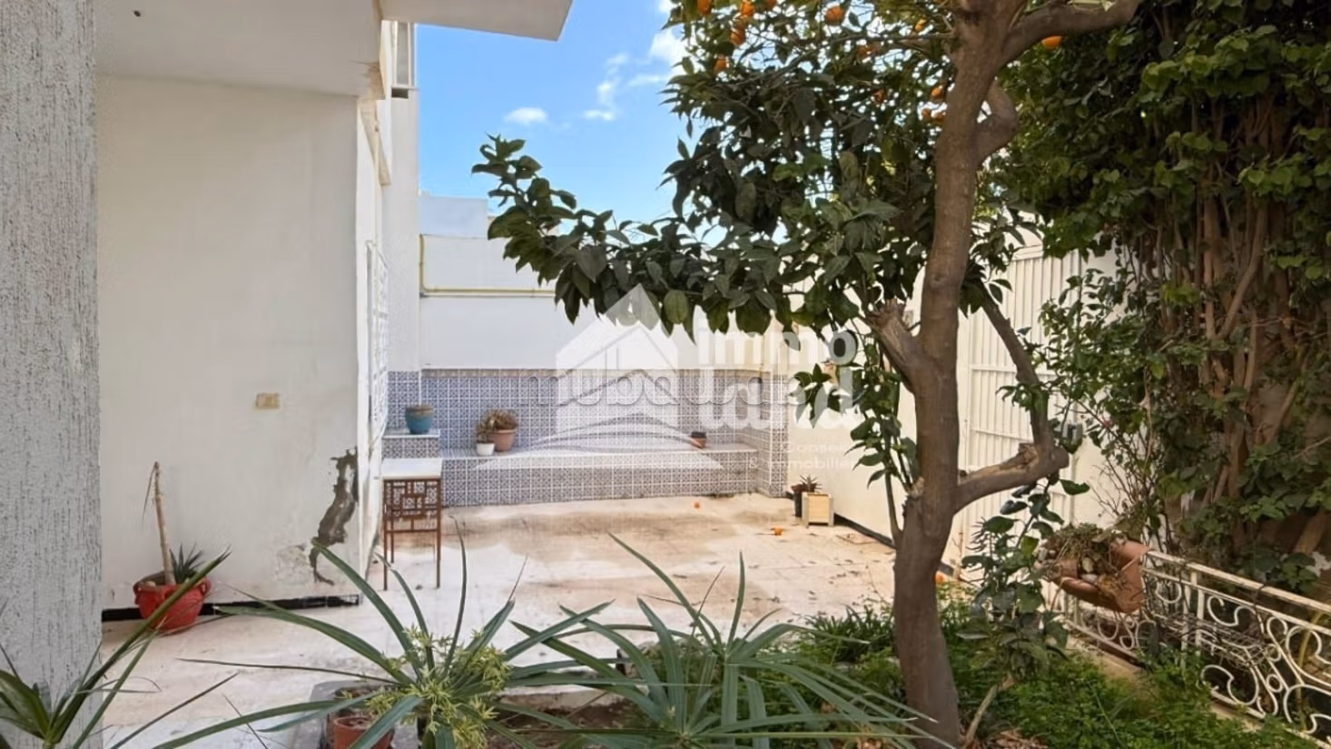 Villa de 319m2 terrain et 350m2 bâti à borj louzir