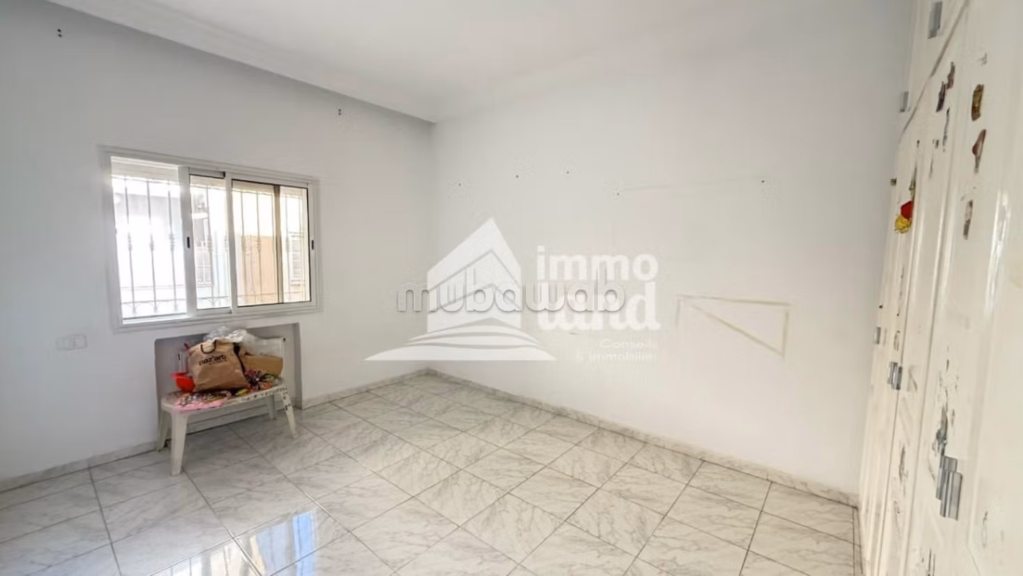 Villa de 319m2 terrain et 350m2 bâti à borj louzir
