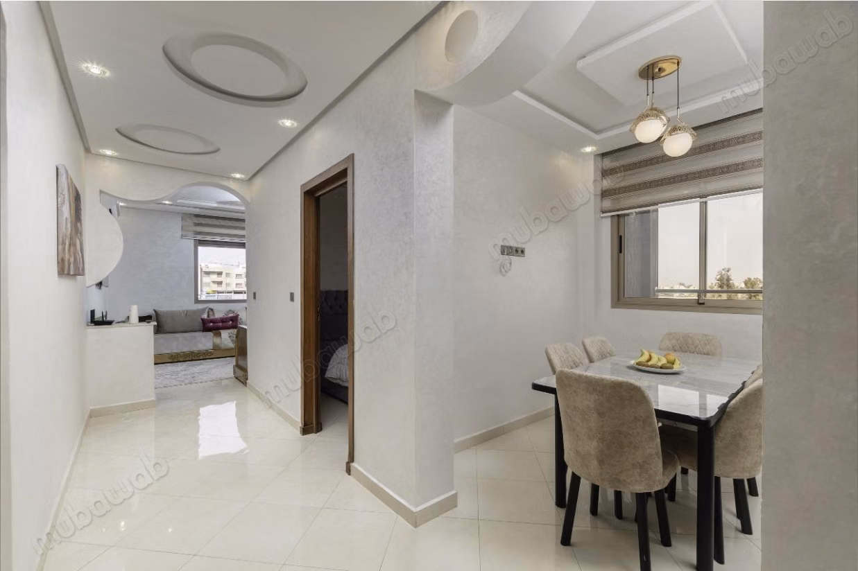Piso dos fachadas en alquiler en Al Wifaq. 2 bonitas habitaciones. Bien decorado