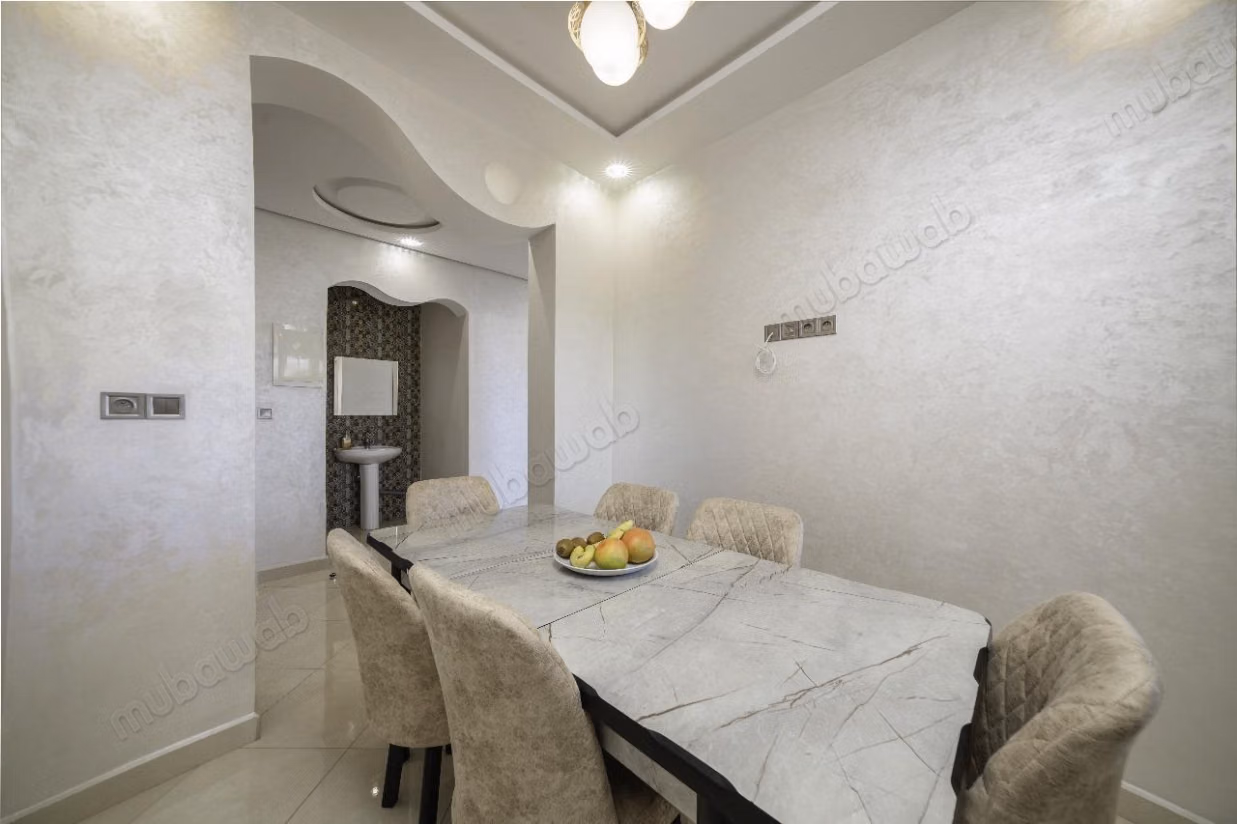 Piso dos fachadas en alquiler en Al Wifaq. 2 bonitas habitaciones. Bien decorado