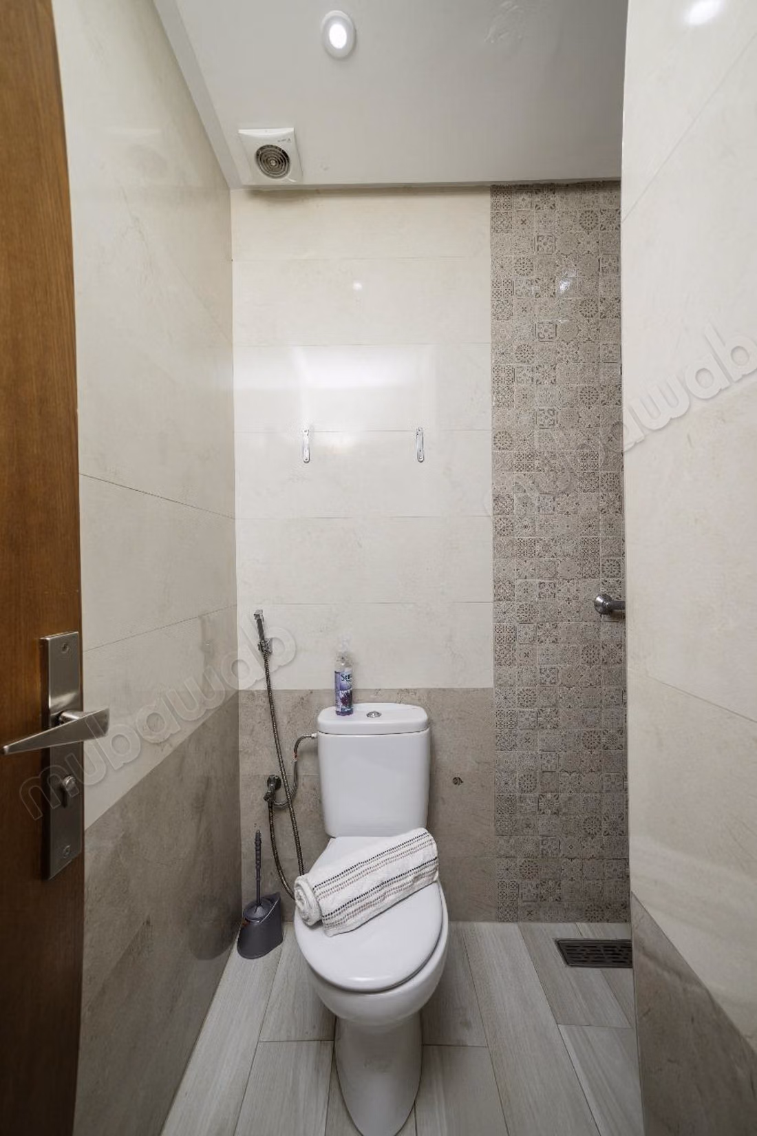 Piso dos fachadas en alquiler en Al Wifaq. 2 bonitas habitaciones. Bien decorado