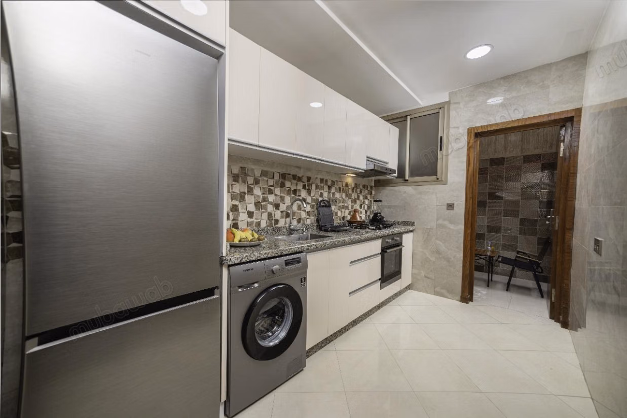 Piso dos fachadas en alquiler en Al Wifaq. 2 bonitas habitaciones. Bien decorado