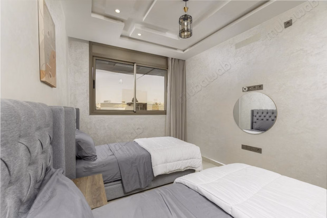 Piso dos fachadas en alquiler en Al Wifaq. 2 bonitas habitaciones. Bien decorado
