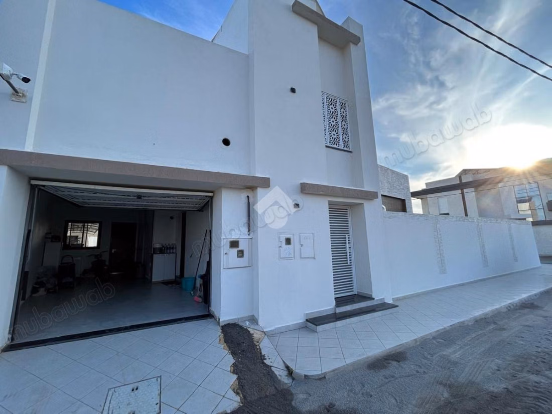 Villa S4 avec Piscine Couverte à Kélibia