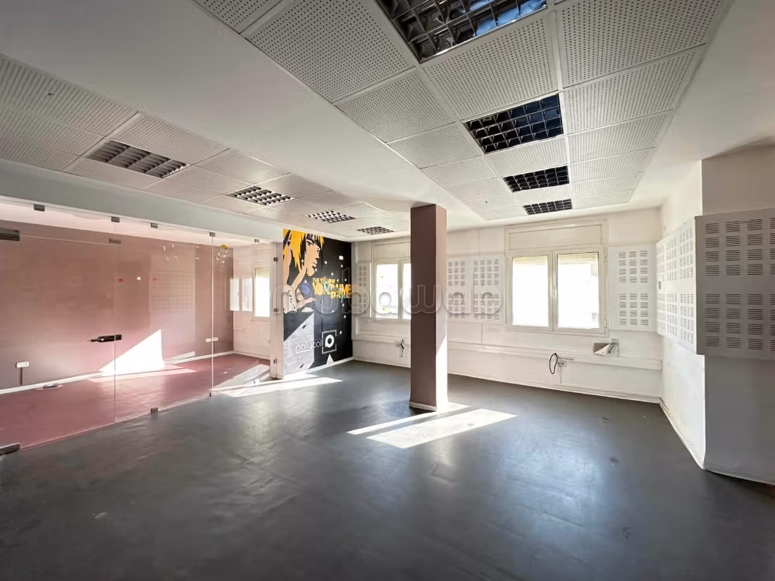 A louer immeuble 1100 m² en open space à Lafayette
