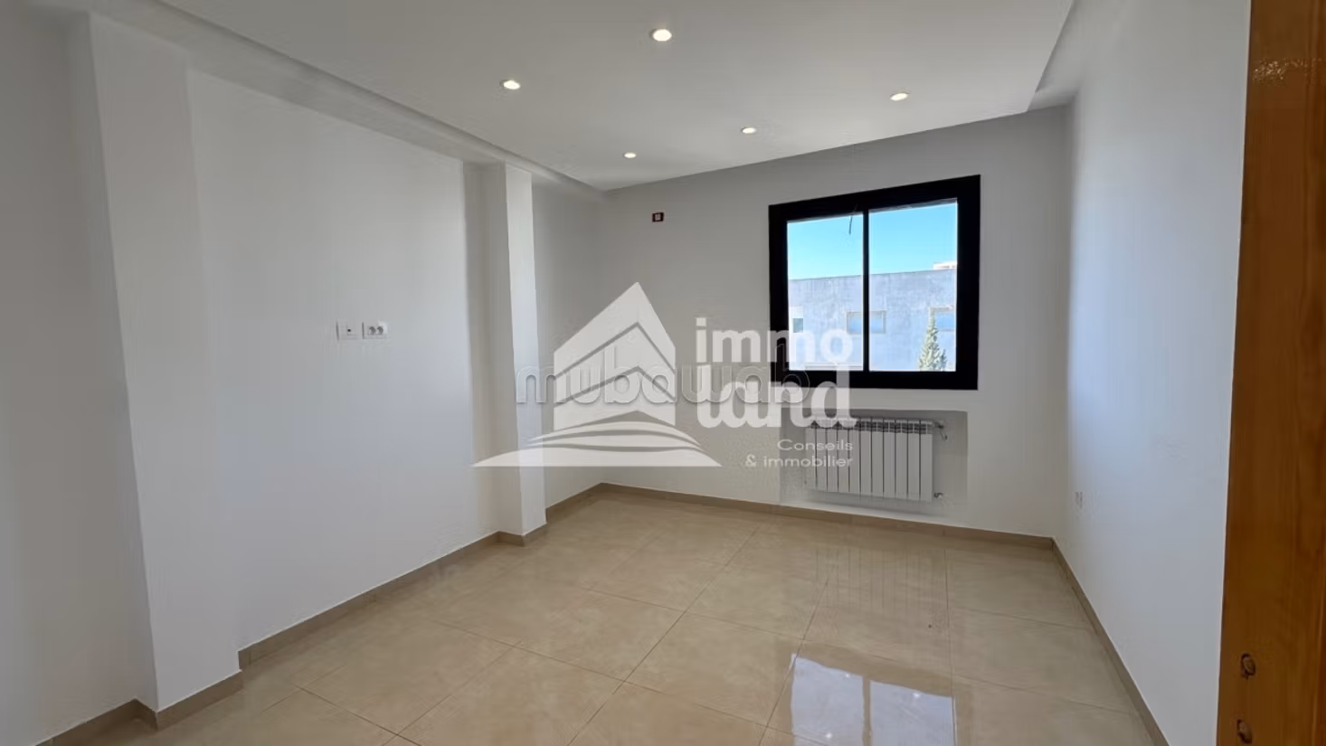Rent an apartment in Cité Erriadh. 1 room. Air conditioning system. 