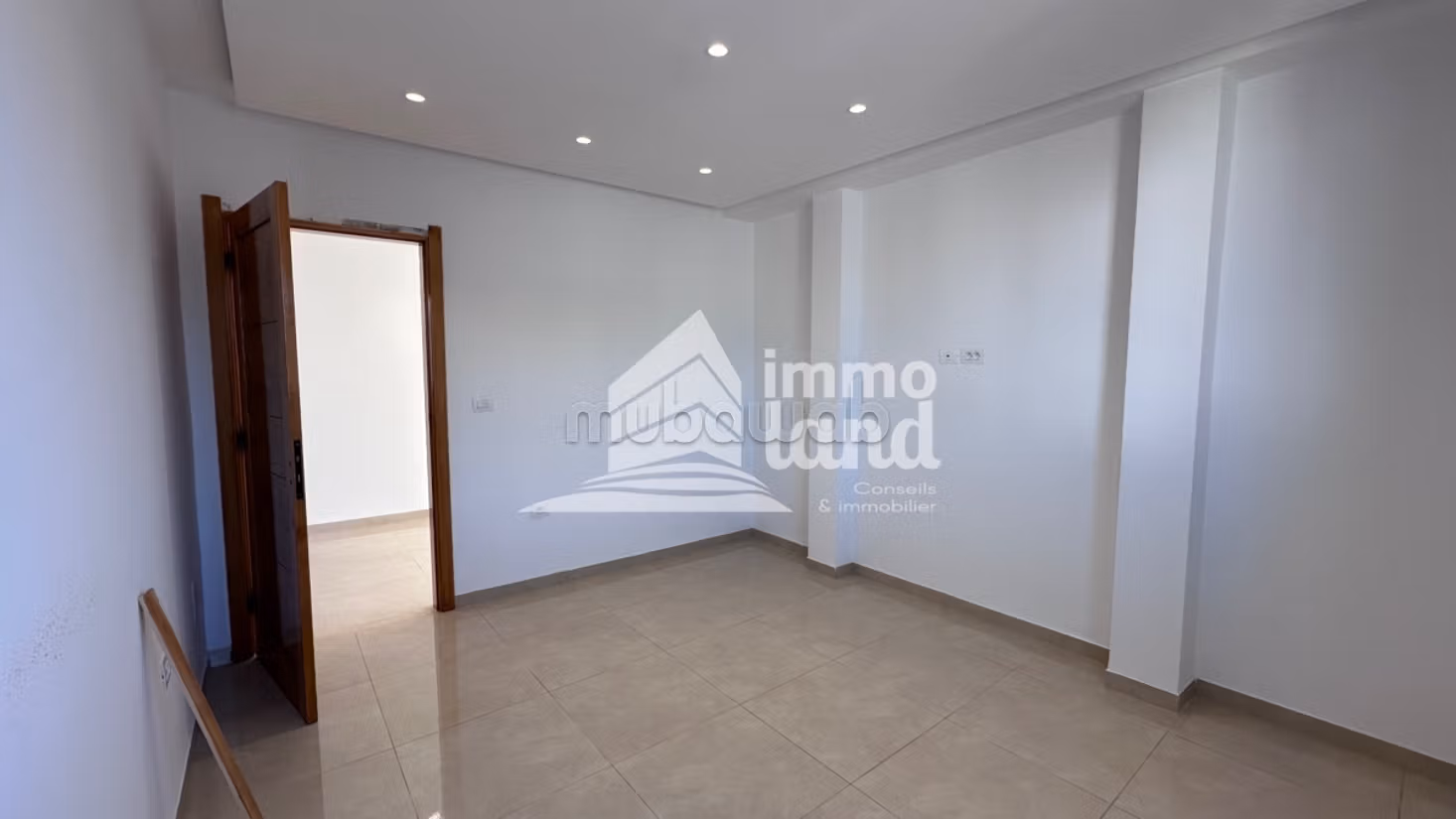 Rent an apartment in Cité Erriadh. 1 room. Air conditioning system. 