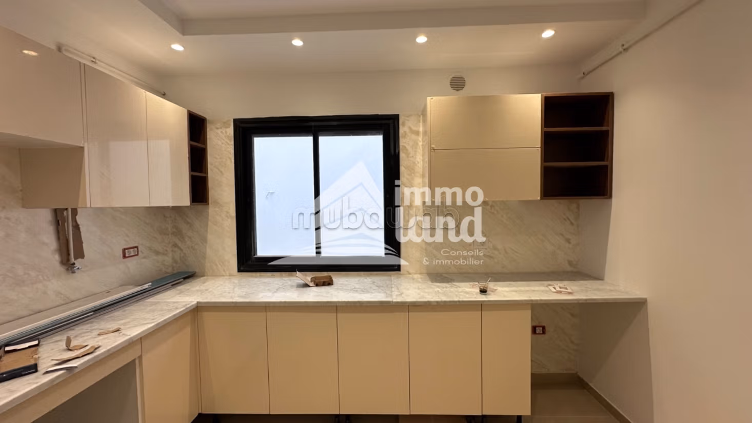 Rent an apartment in Cité Erriadh. 1 room. Air conditioning system. 