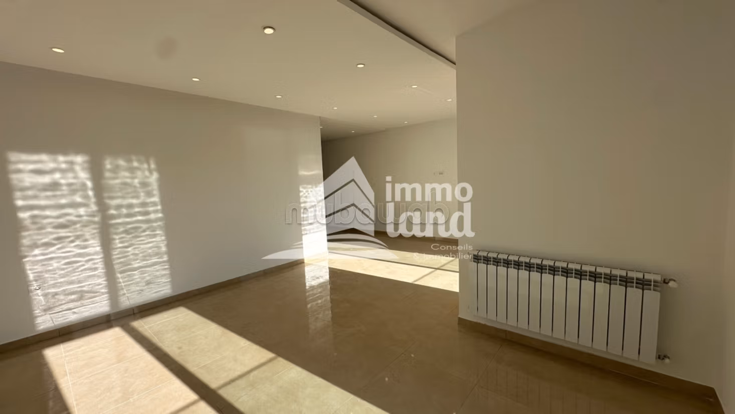 Rent an apartment in Cité Erriadh. 1 room. Air conditioning system. 