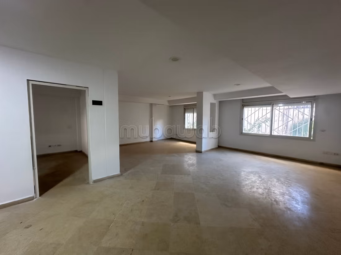 À louer un immeuble R4 à montplaisir