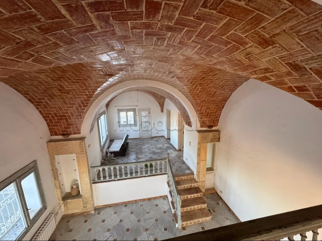 شقة رائعة للايجار ب سكرة. 2 غرف جميلة. باب متين،إقامة مؤمنة