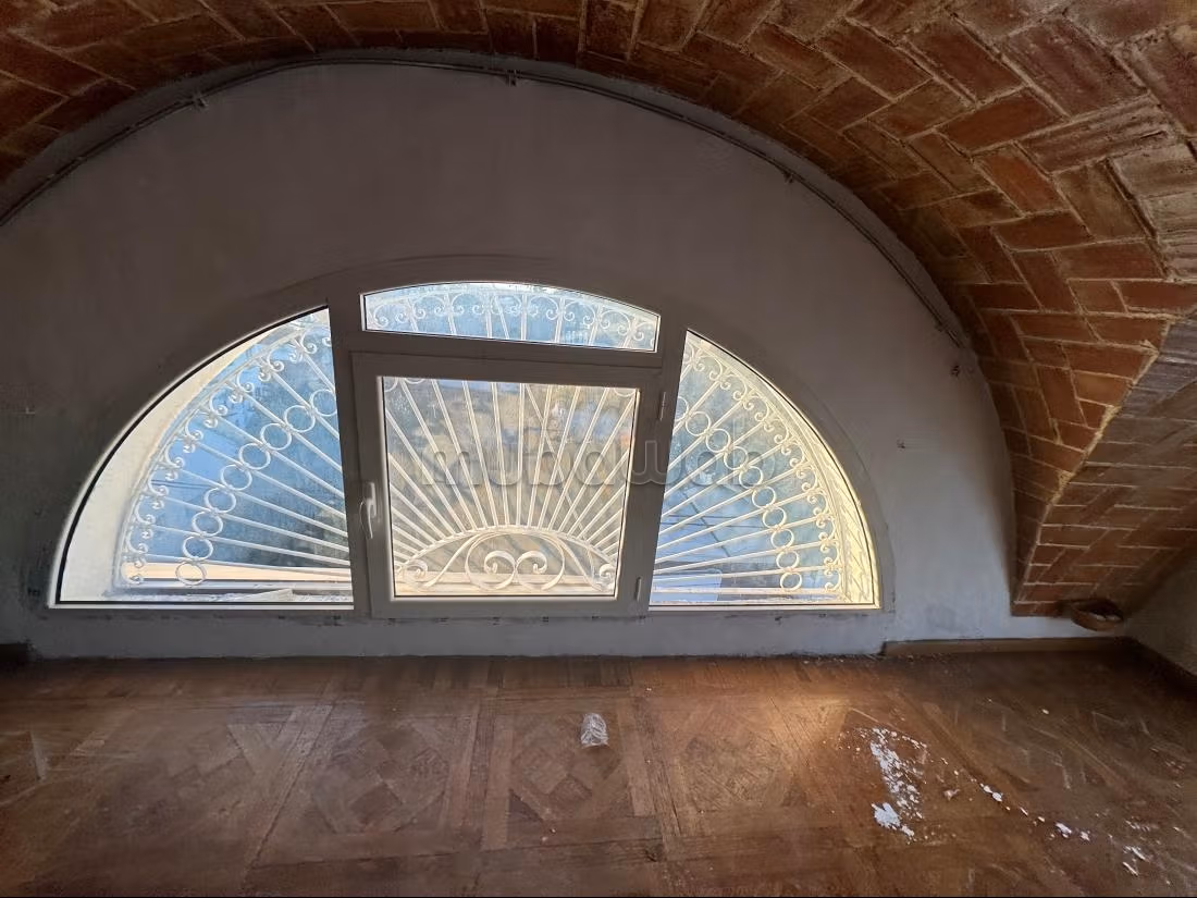 شقة رائعة للايجار ب سكرة. 2 غرف جميلة. باب متين،إقامة مؤمنة