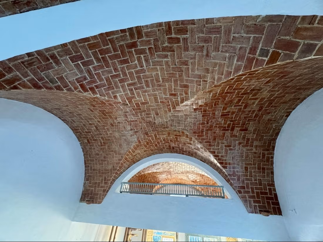 شقة رائعة للايجار ب سكرة. 2 غرف جميلة. باب متين،إقامة مؤمنة