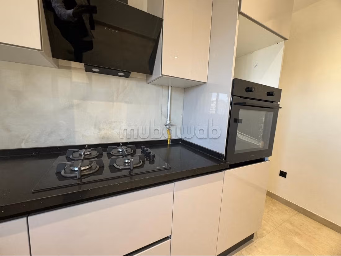 Vend appartement à Les Jardins de Carthage. Surface de 166 m². Fenêtres double vitrage et chauffage central