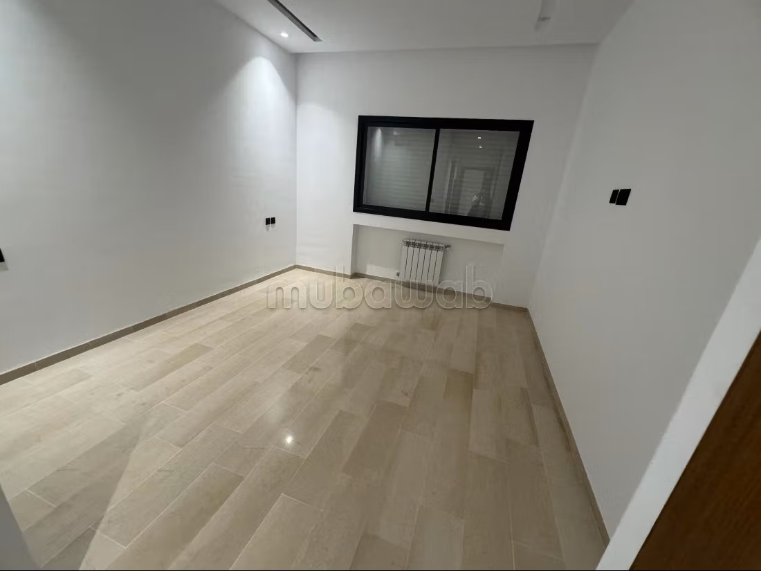 Appartement à vendre à Les Jardins de Carthage. Surface totale 134 m². Antenne parabolique et Porte blindée