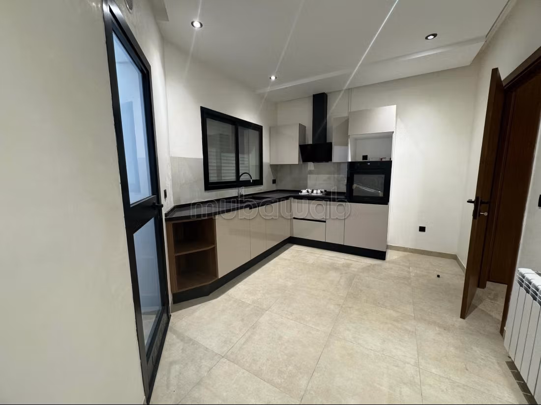 Appartement à vendre à Les Jardins de Carthage. Surface totale 134 m². Antenne parabolique et Porte blindée