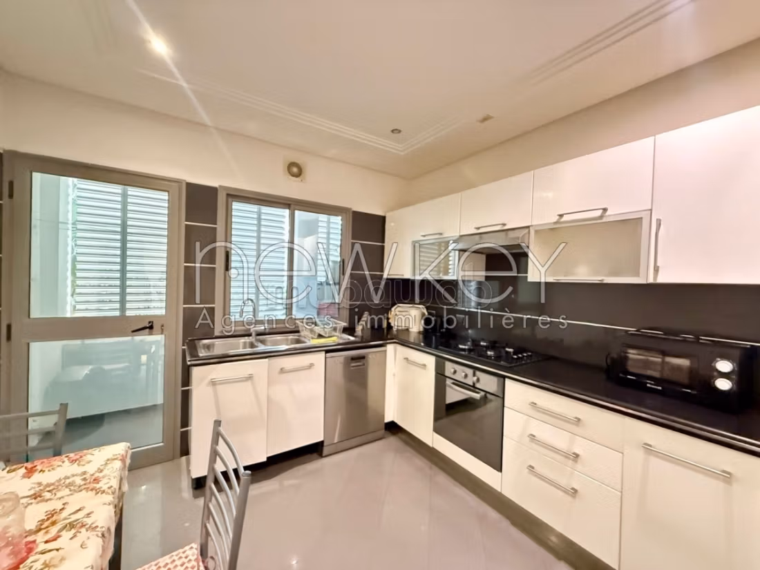 Sale of a lovely apartment in Les Berges Du Lac 2. 3 lovely rooms. Storage unit. 