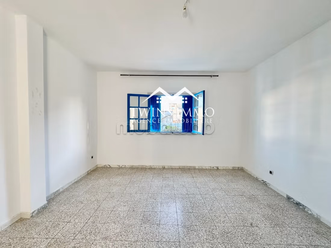 Splendido appartamento in affitto a La Marsa. 3 ampi locali. Riscaldamento. 