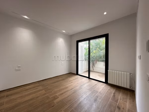 Vendita di un bell'appartamento a Les Berges Du Lac 2. 3 locali spaziosi. Porta blindata e riscaldamento centralizzato. 
