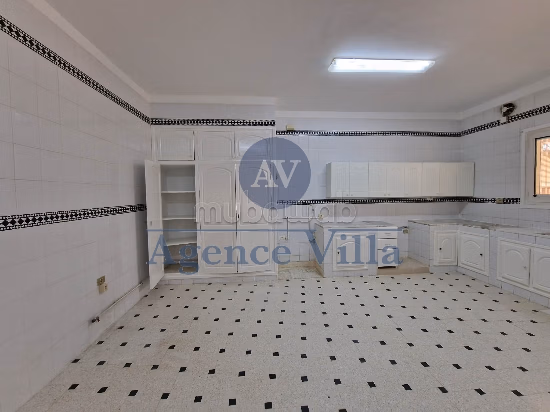 Une villa s4 avec jardin à carthage