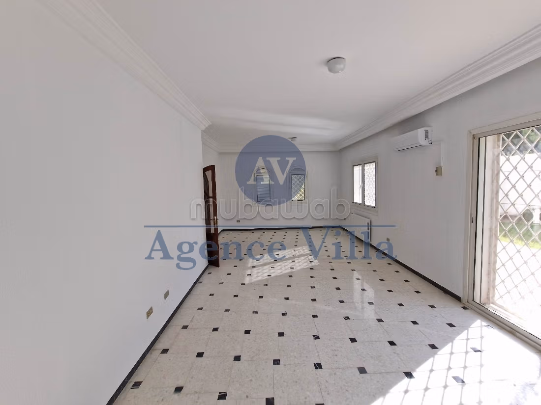 Une villa s4 avec jardin à carthage
