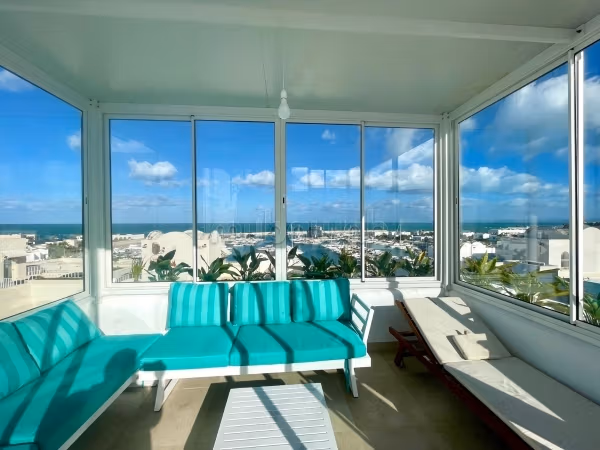 Luxury home for sale in Gammarth Supérieur. 4 lovely rooms. Terrace and lift. 