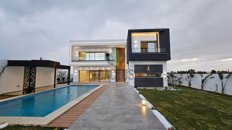 À vendre: Villa avec piscine à Hammamet zone Craxi