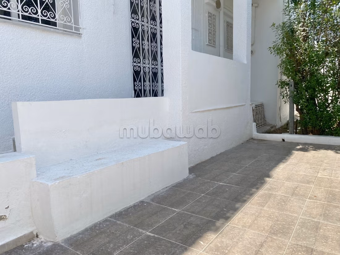 A louer RDC S3 vide avec jardin à la Marsa