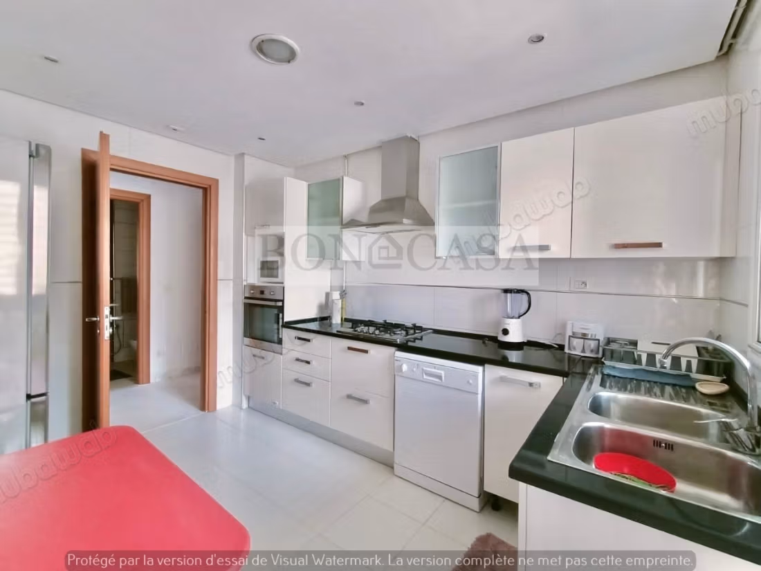Empty apartment for rent with a view of the forest & lake in the Gardens of Carthage