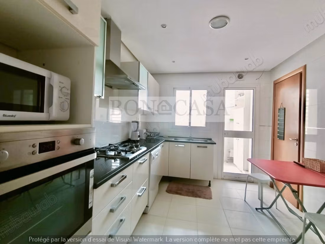 Empty apartment for rent with a view of the forest & lake in the Gardens of Carthage