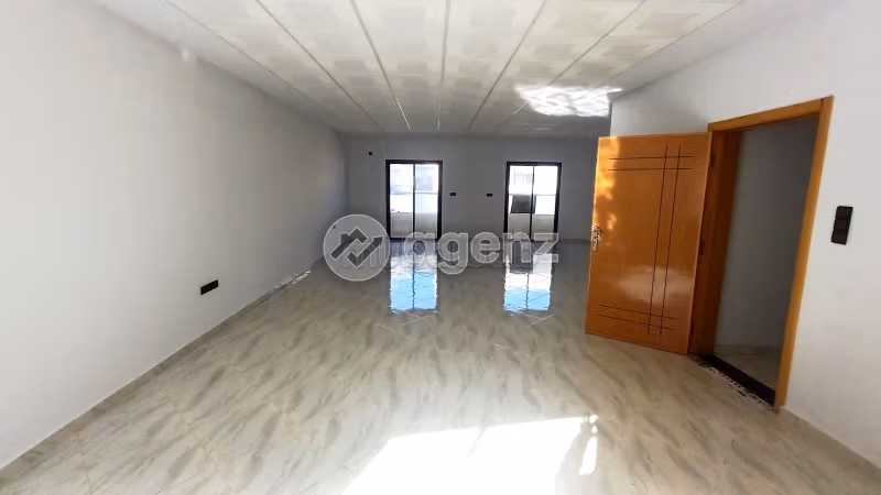 Ufficio disponibile in affitto a Route Immouzer. Superficie di 78 m². Con ascensore. 