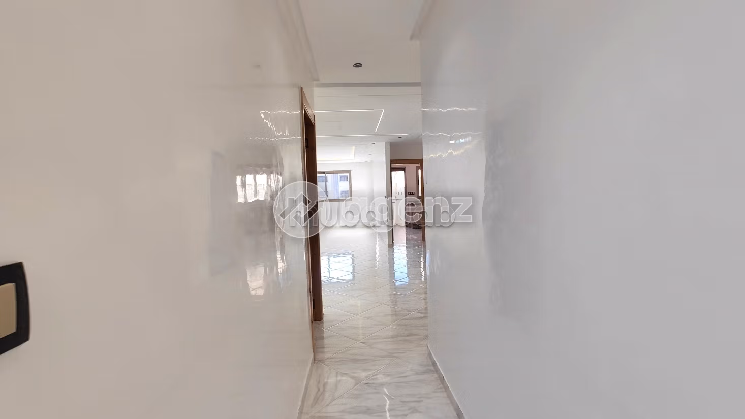 Acquista casa. 4 camere da letto. Posto auto e terrazzo. 