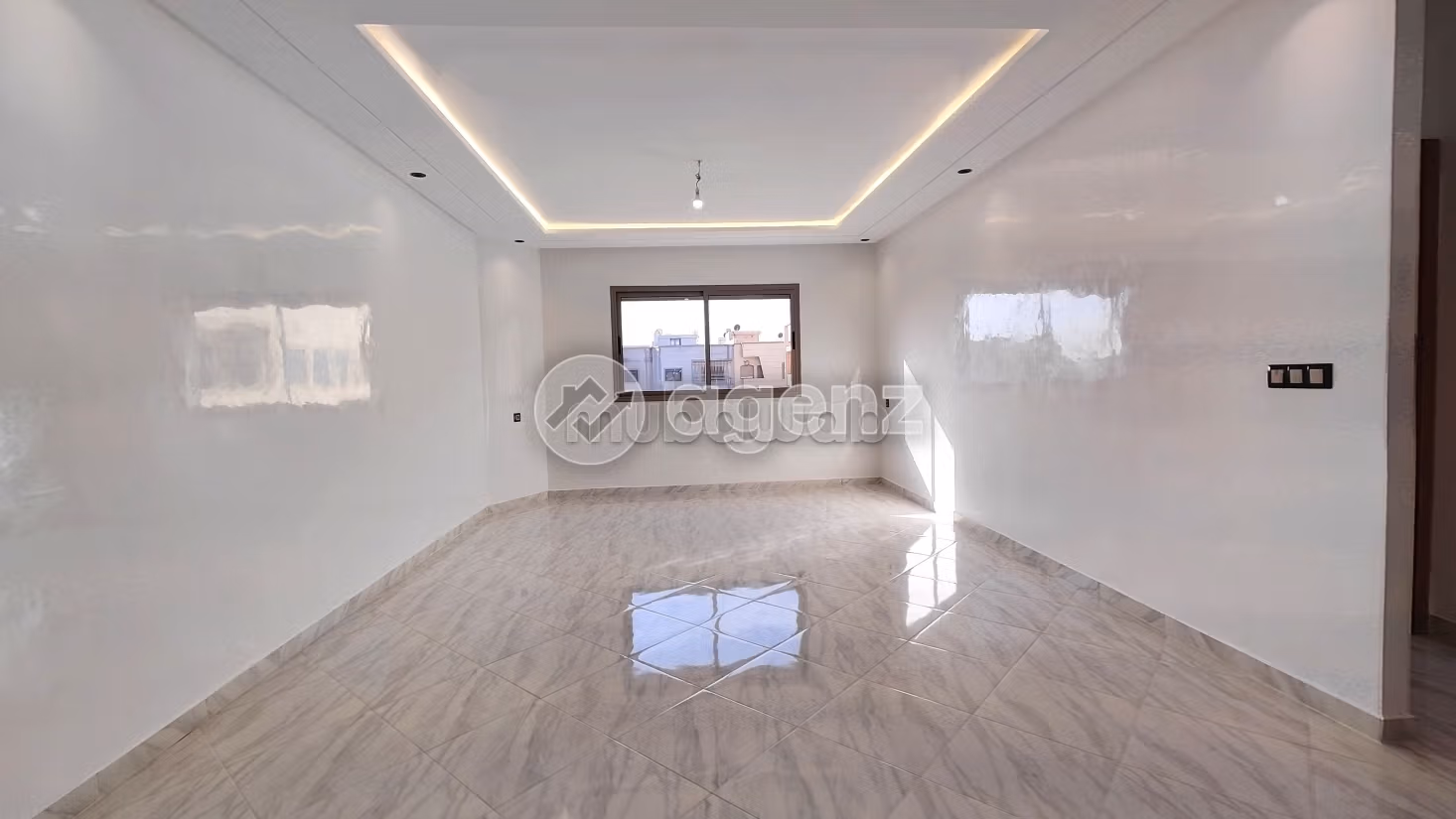 Acquista casa. 4 camere da letto. Posto auto e terrazzo. 