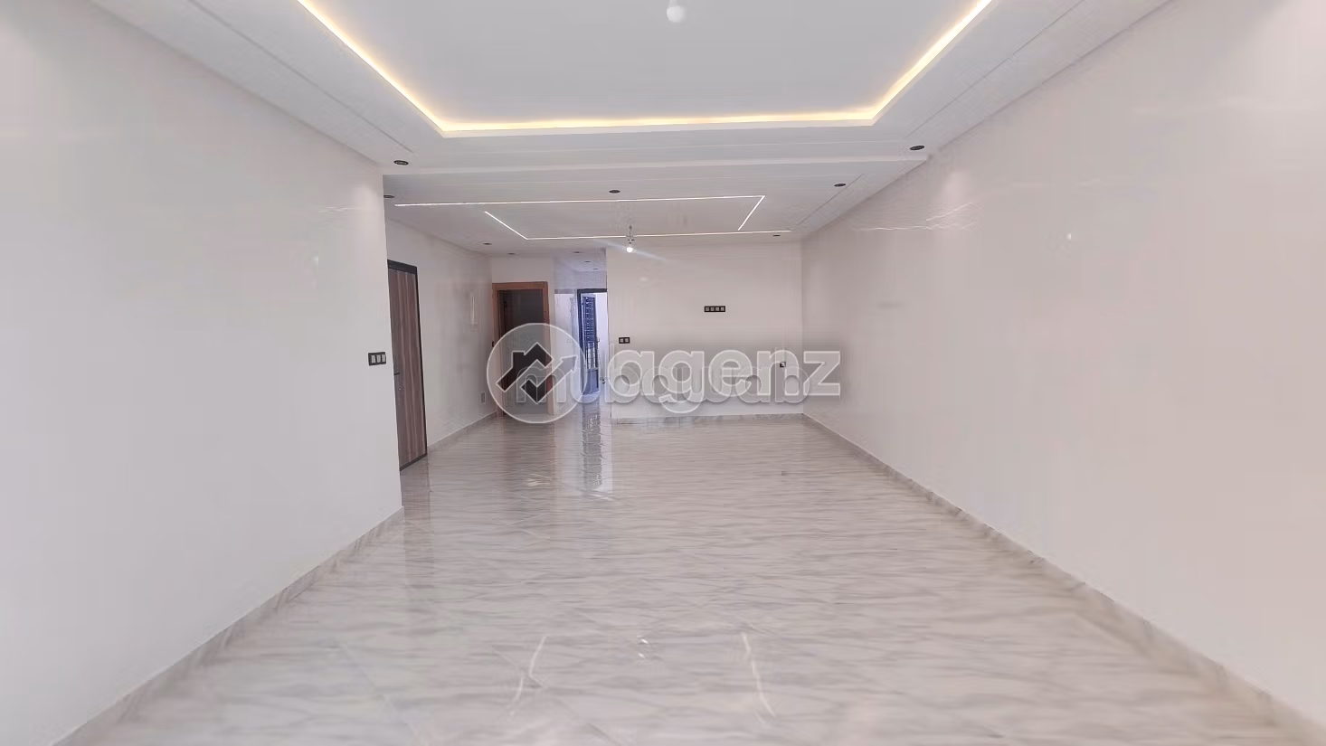 Acquista casa. 4 camere da letto. Posto auto e terrazzo. 
