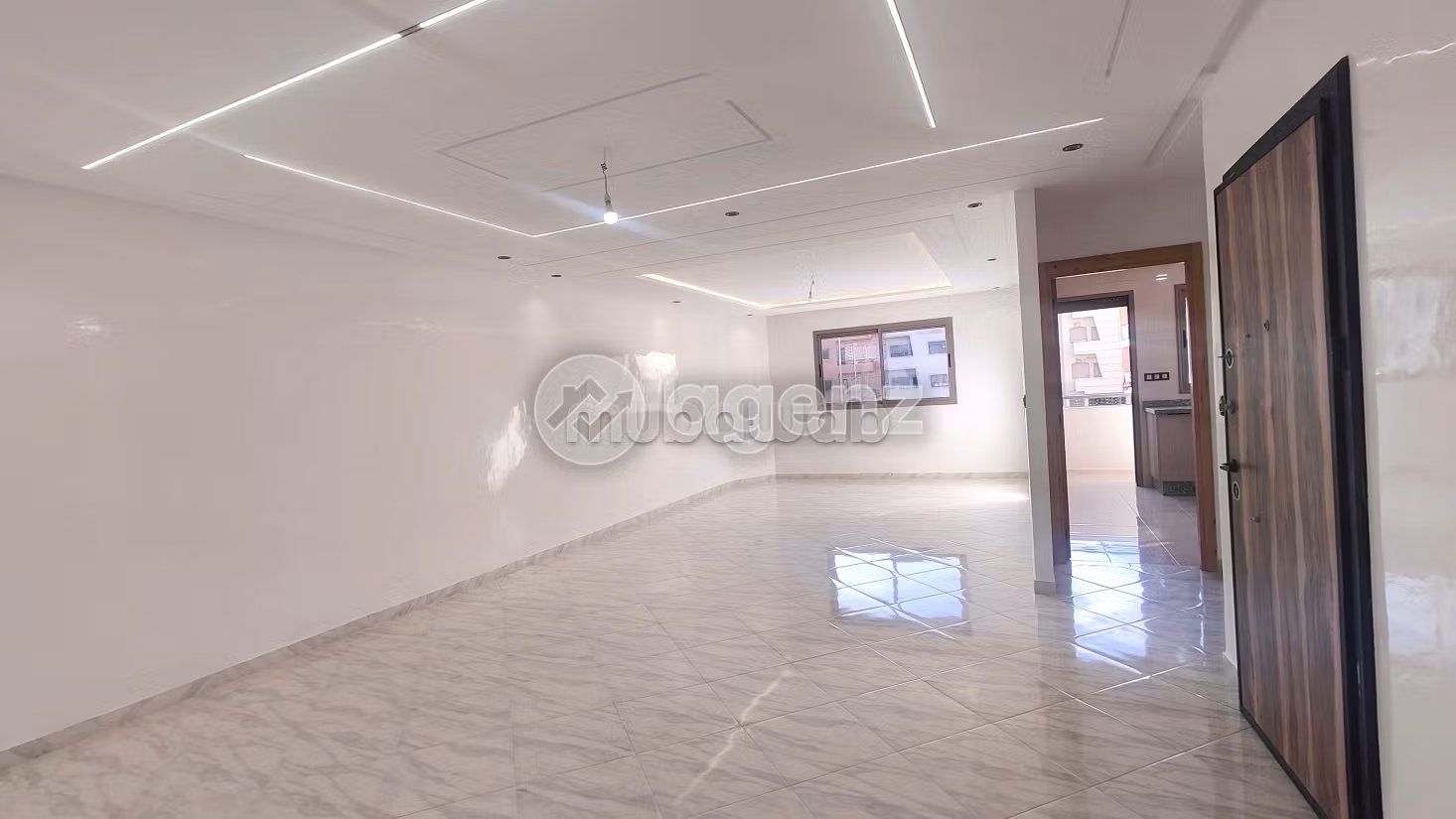 Acquista casa. 4 camere da letto. Posto auto e terrazzo. 