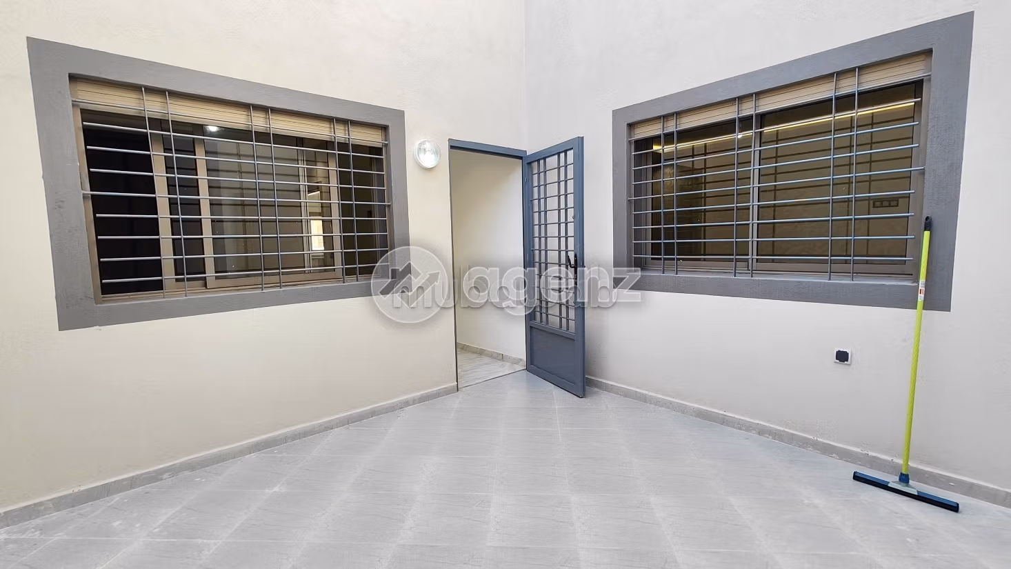 Acquista casa. 4 camere da letto. Posto auto e terrazzo. 