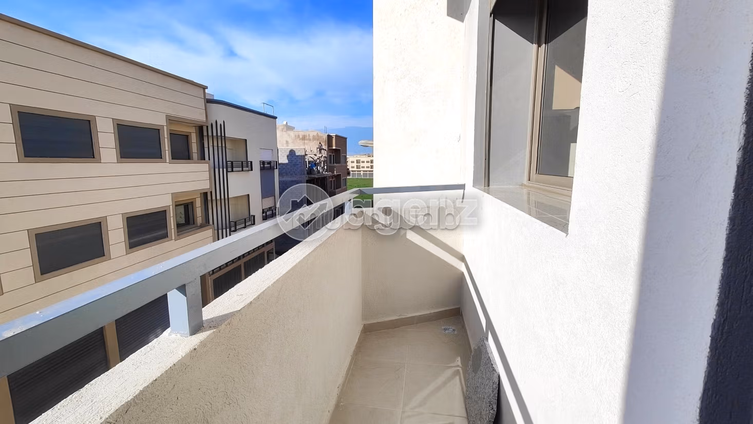 Acquista casa. 4 camere da letto. Posto auto e terrazzo. 